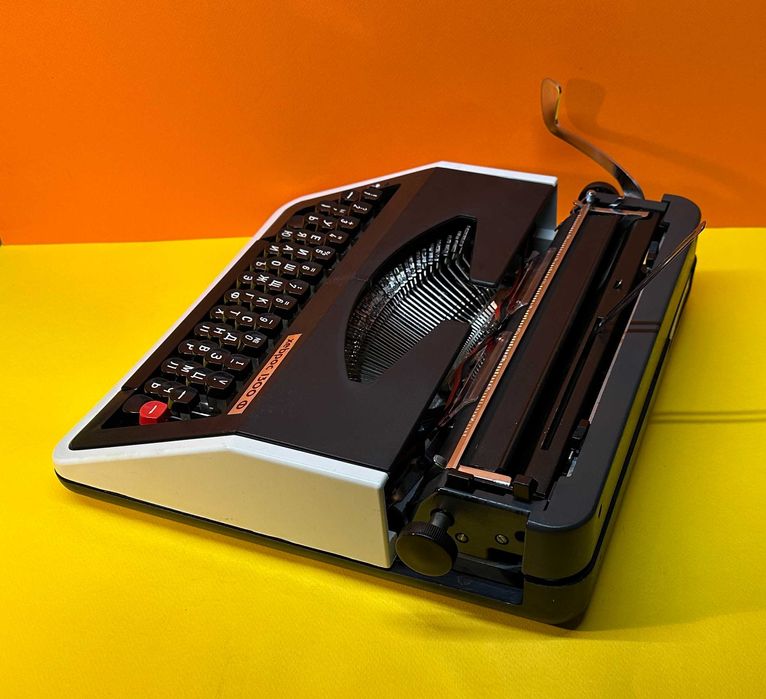 Пишеща Машина Хеброс 1300Ф 3 Цвята Кирилица нова лента топ състояние