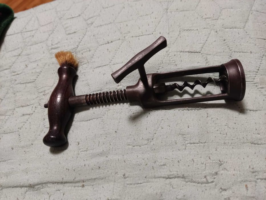 Старинен каминен механичен часовник,тирбушон XIXв-дърво месинг-работещ