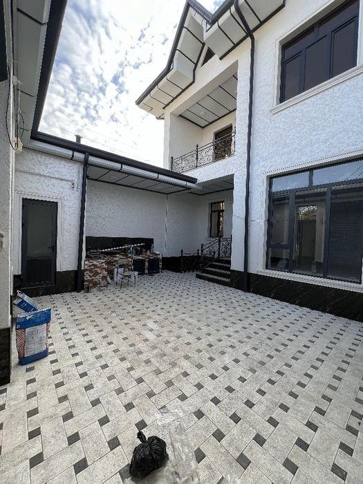 Oltin tepada yengi qurilgan uy sotiladi