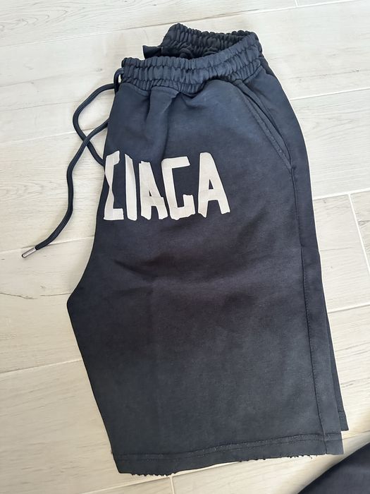 Balenciaga облекло