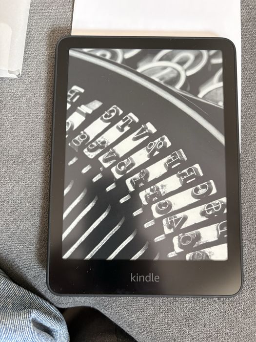 Продавам Amazon Kindle Paperwhite 12th Gen (16 GB, Black)