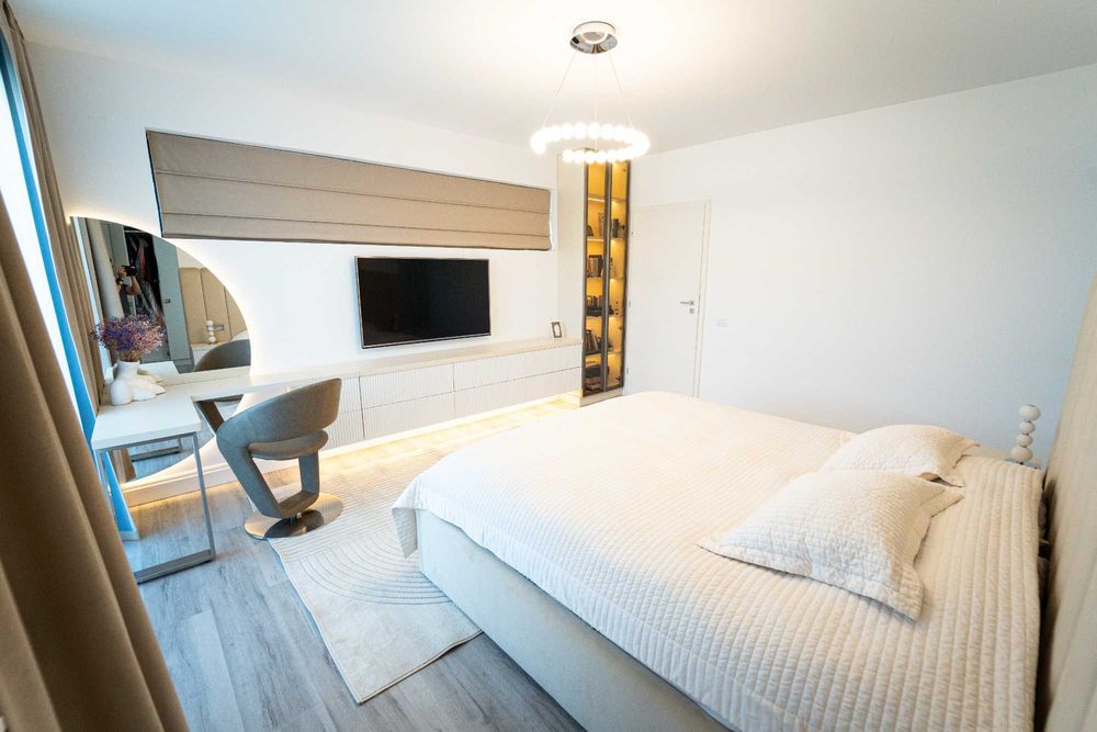 Casa exclusivista in Rediu, Iasi cu vedere la padure, premium mobilata, cu garaj, panouri + baterii