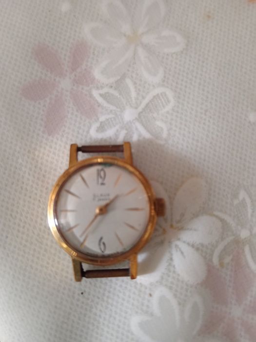 Продаются позолоченные часы, а в рабочем состоянии. Всё вопросы по тел