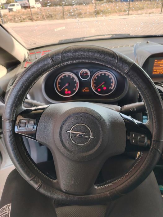 De vânzare Opel Corsa D 1.4 benzină Limited Edition
