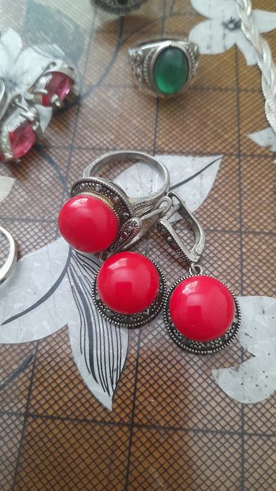 Серебро наборы разные .продам 5тыс