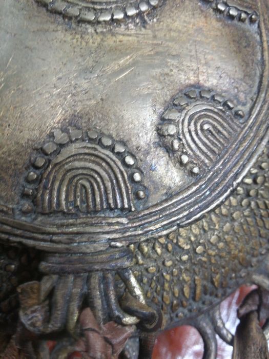 Антикварен бронзов съд.Обзавеждане