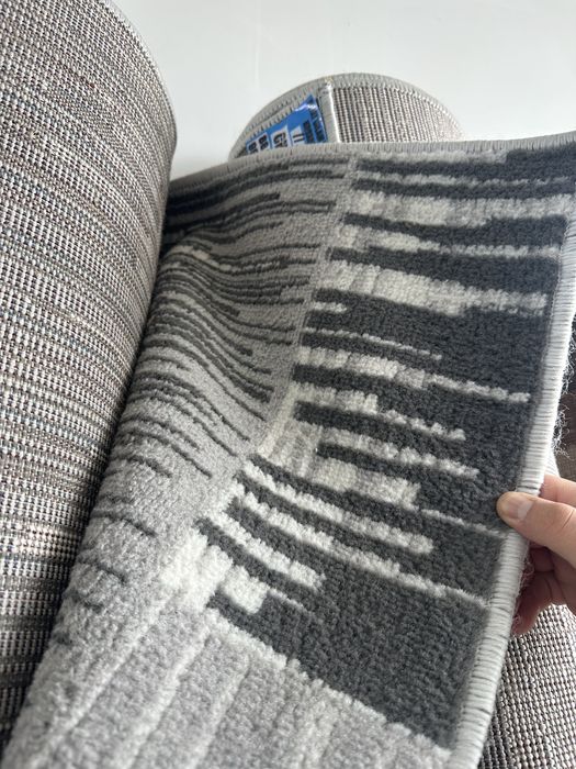 Yangi gilam sotiladi