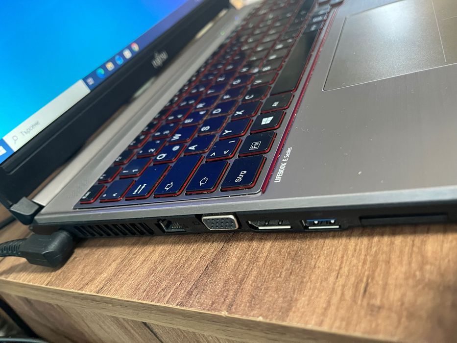 Лаптоп Fujitsu LIFEBOOK E754
