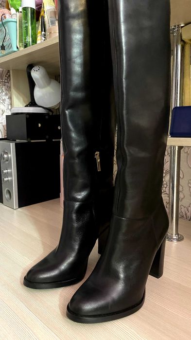 Продам сапоги Vitacci