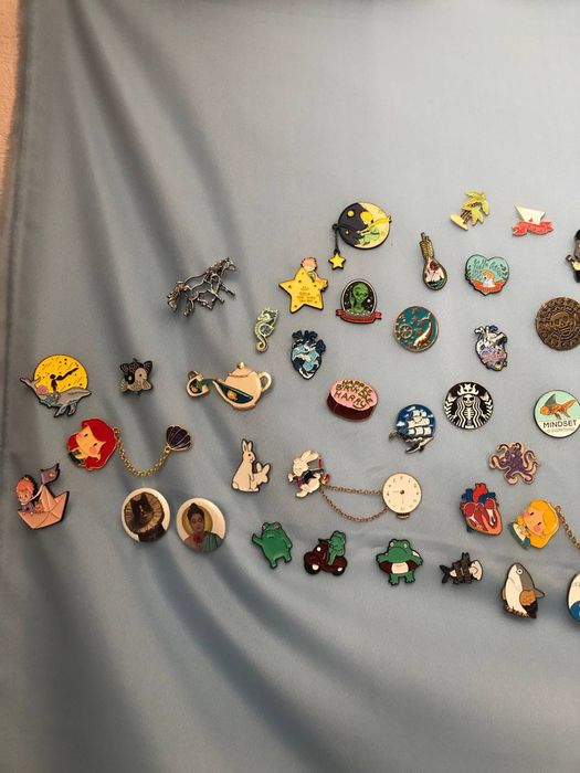 Продам значки