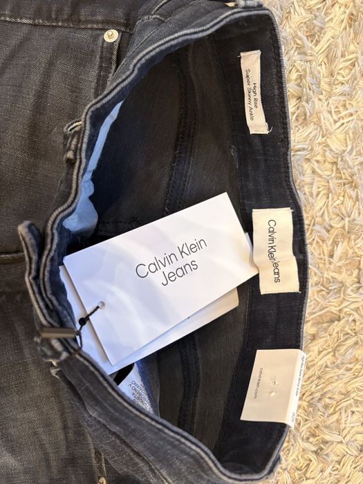 Оригинални дънки  Calvin Klein с етикет