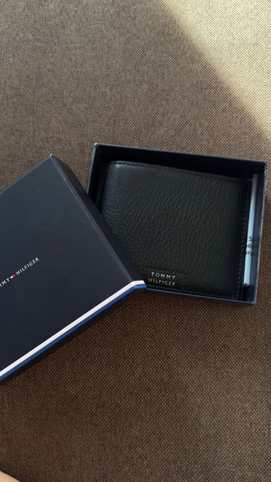 мъжки портфейл Tommy Hilfiger.