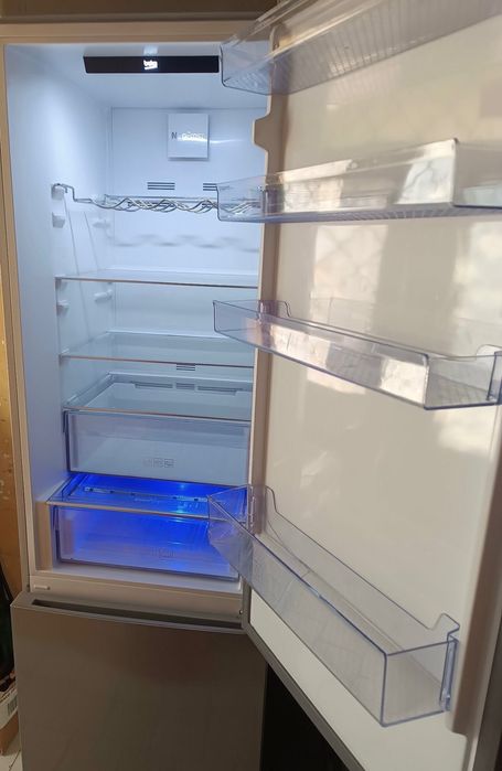 Комбиниран хладилник Беко