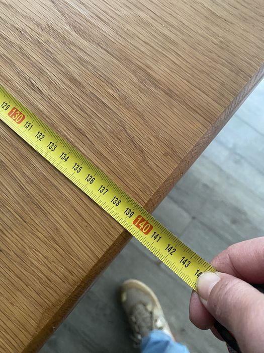 Масивни дървени маси