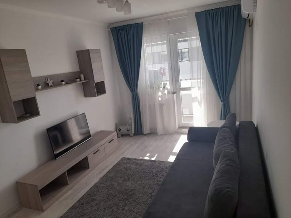 Inchiriez apartament cu 2 camere, decomandat, mobilat, proprietar