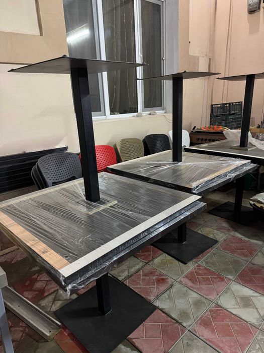 Kafe uchun yangi stol-stul sotiladi