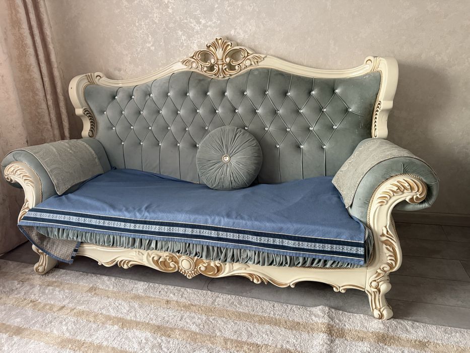 Королевский диван