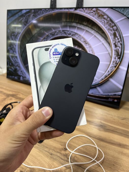 Телефон iPhone 15