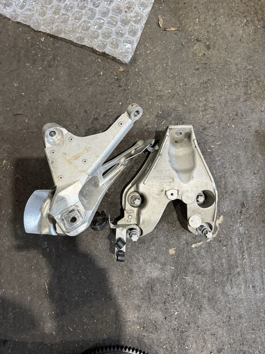 Лапи за двигател bmw m2 f87 m3 f80 m4 f82 лапа бмв м2 ф87 м3 ф80 м4