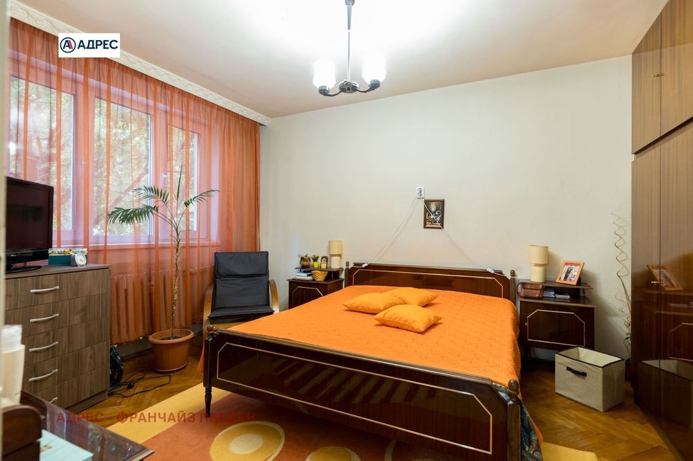 Продава се Тристаен апартамент в Плевен, Идеален център - 100 кв.м за 1450 €/кв.м - Снимка #10