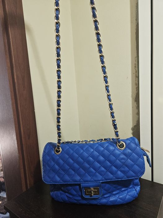 Синя чанта с дълга дръжка