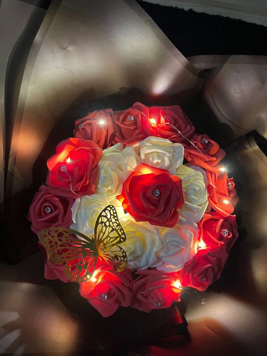 buchet din 19 trandafiri de spumă