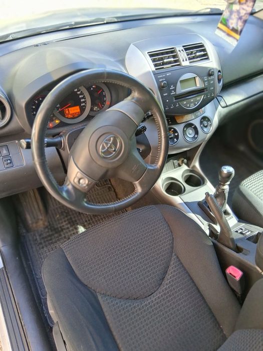 Toyota rav4 продавам