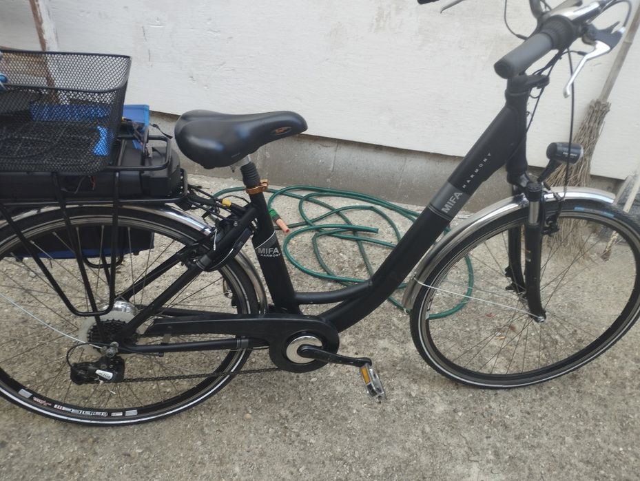 Vind două biciclete electrice