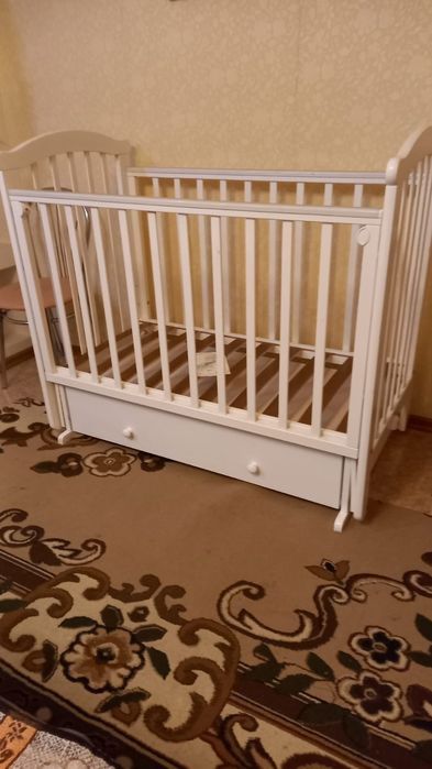 Продам детскую кровать, дерево