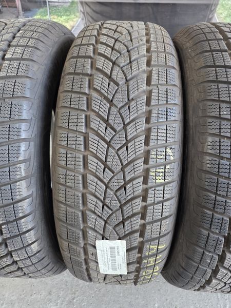 225/60/18 Goodyear 4бр