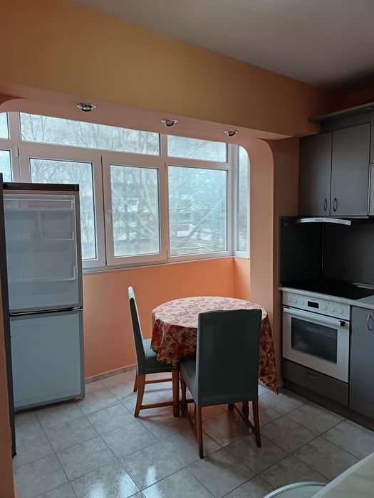 Давам под наем 3 стаен  апартамент