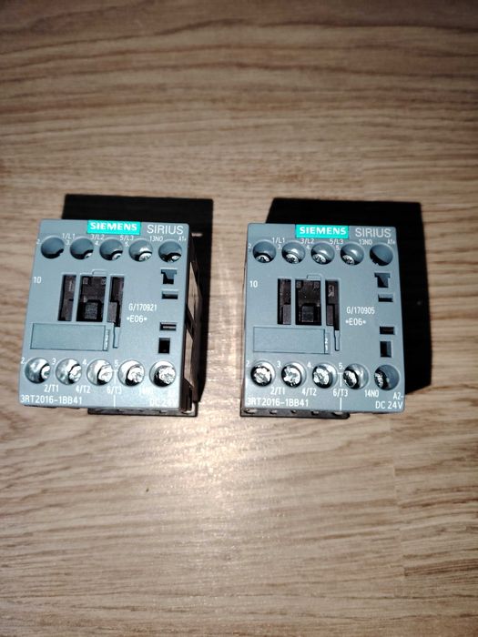 Contactor cu 3 poli Siemens Sirius , 400 V , DC 24 V , NOU