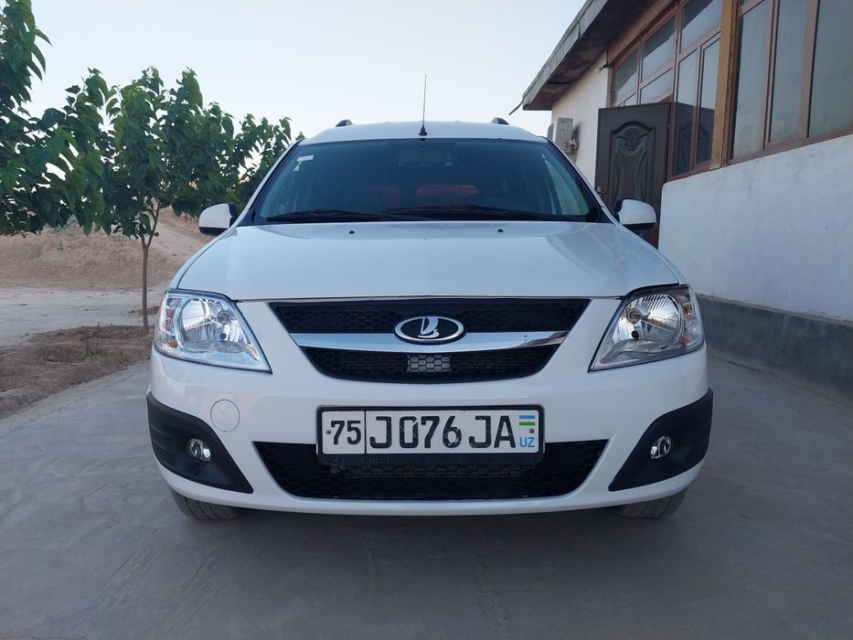 Lada largus 2015