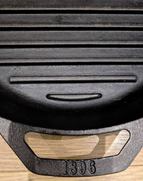 Чугунен грил тиган с две къси дръжки LODGE