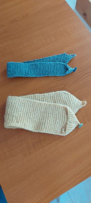 Lot accesorii iarnă handmade: 4 căciuli/fesuri tricotate + 2 bentițe de urechi