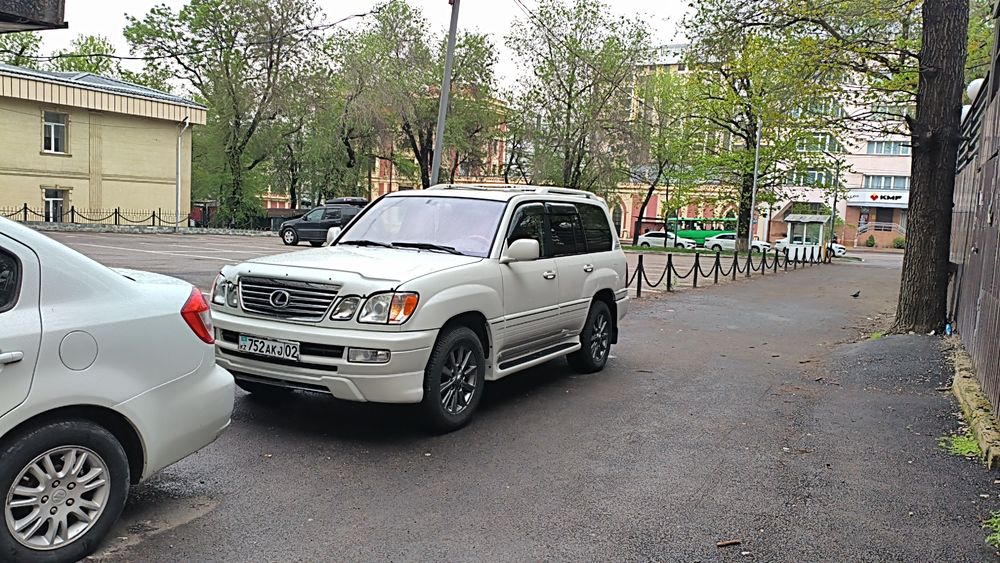 Lexus LX470 в отличном состоянии.