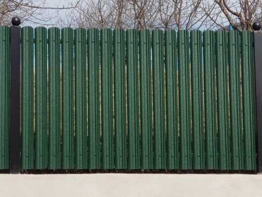 Garduri si porti stil jaluzea, sipca metalica, tabla cutata