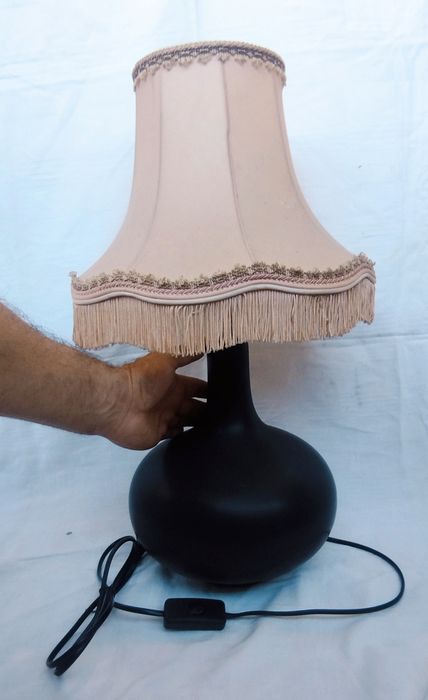 Veioză deosebită din ceramică cu abajur din pânză, pentru colectionari