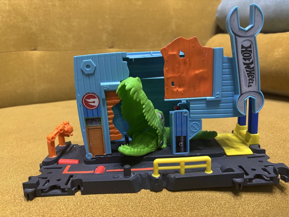 Продам игрушки Hot Wheels (хотвилс)