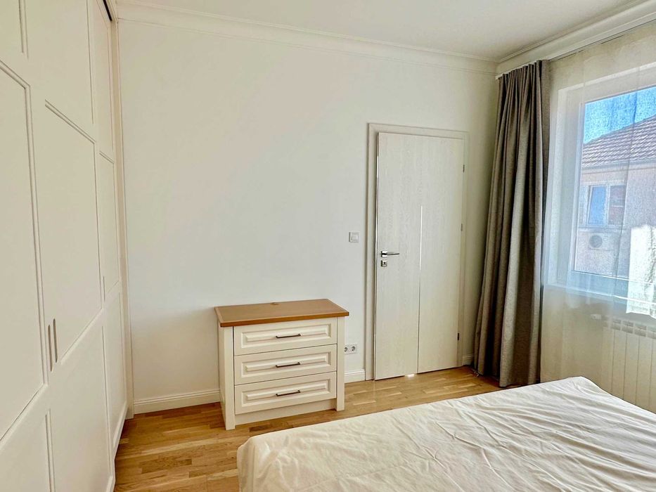 Под наем 4-стаен апартамент на Витошка