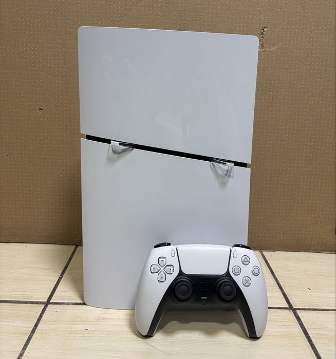 MDM vinde: Consola PS5 Slim Digital Edition 1TB White.