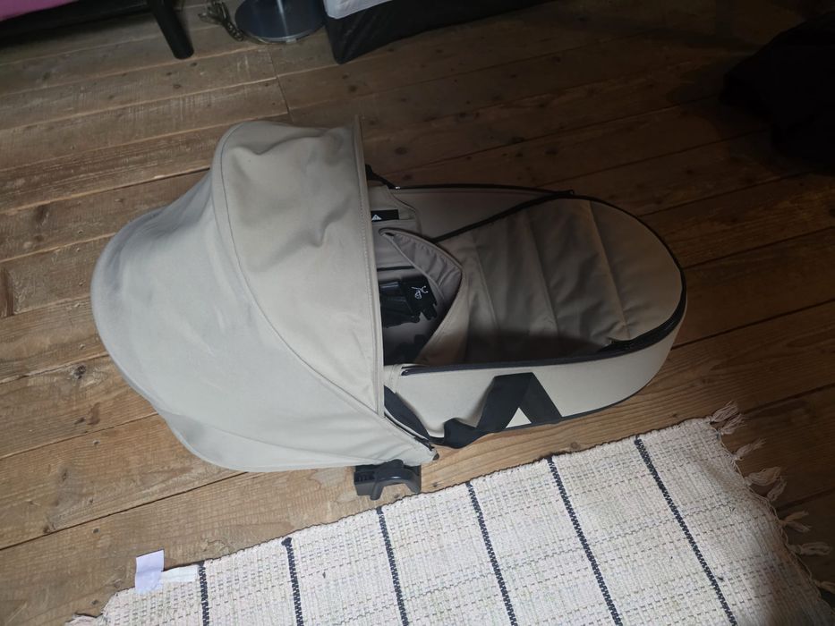 Landou yoyo babyzen in stare foarte buna