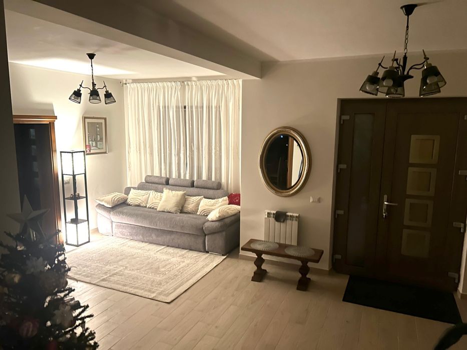 Vând casă noua  zona Castelul de apa