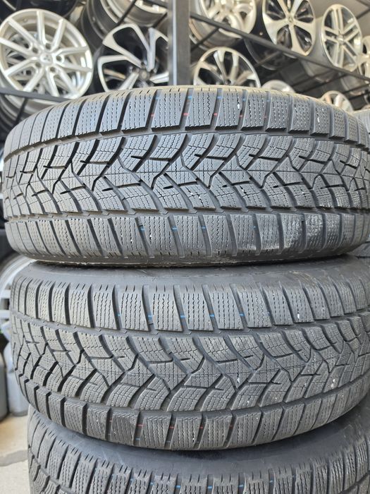 4 Броя 215/60/17 Dunlop 2x7,8mm 2x5,8mm 23dot