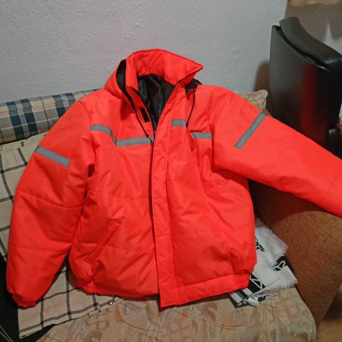 Продавам канадка 25лв.нови