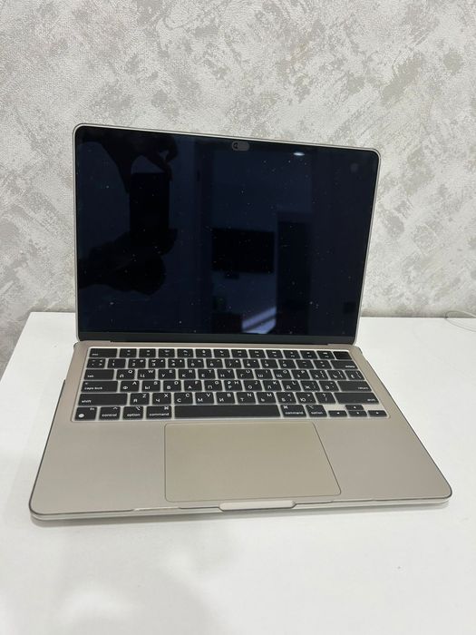 Продам Apple MacBook Air 13 2024