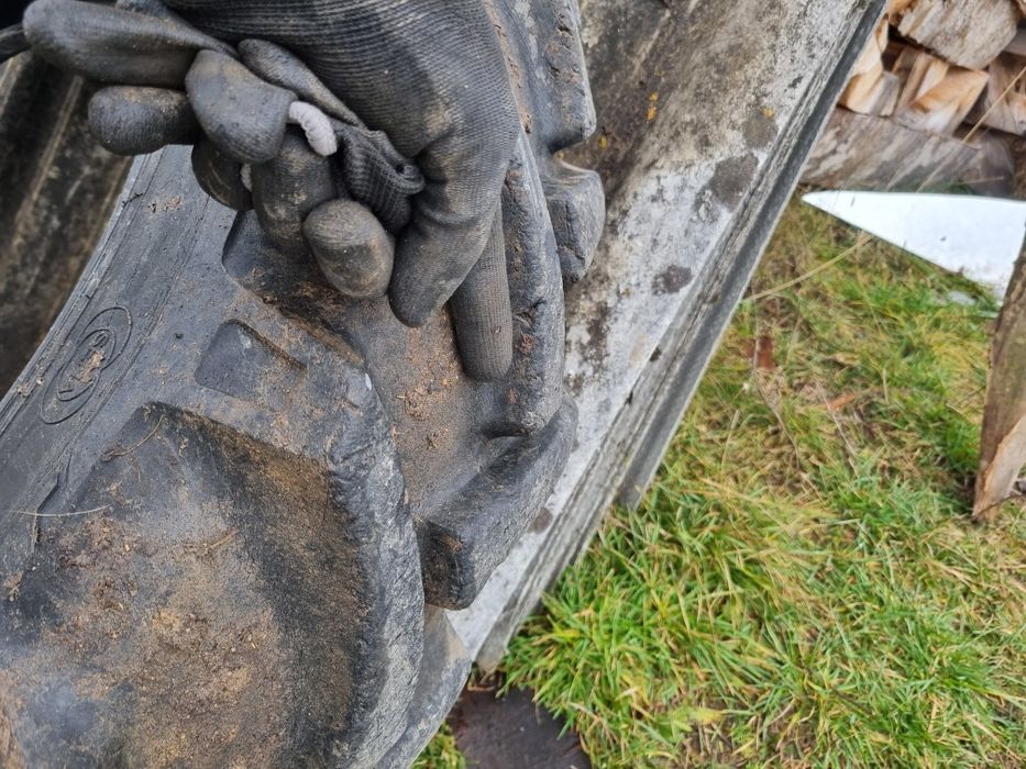 Vând 2 cauciucuri 9.5 r24