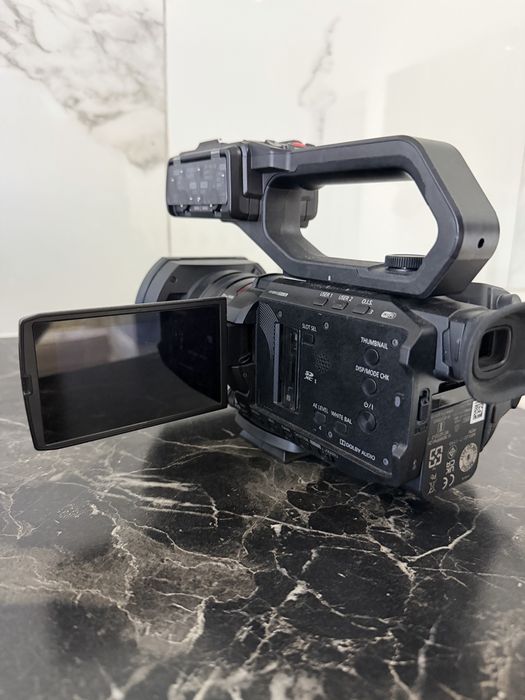 Panasonic HC X 2000