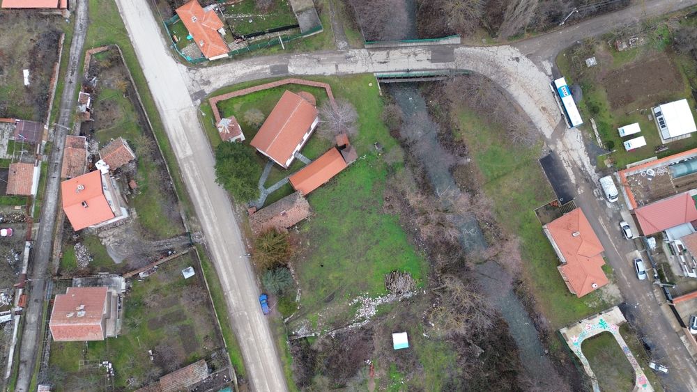 Продавам парцел  УПИ с електричество и вода