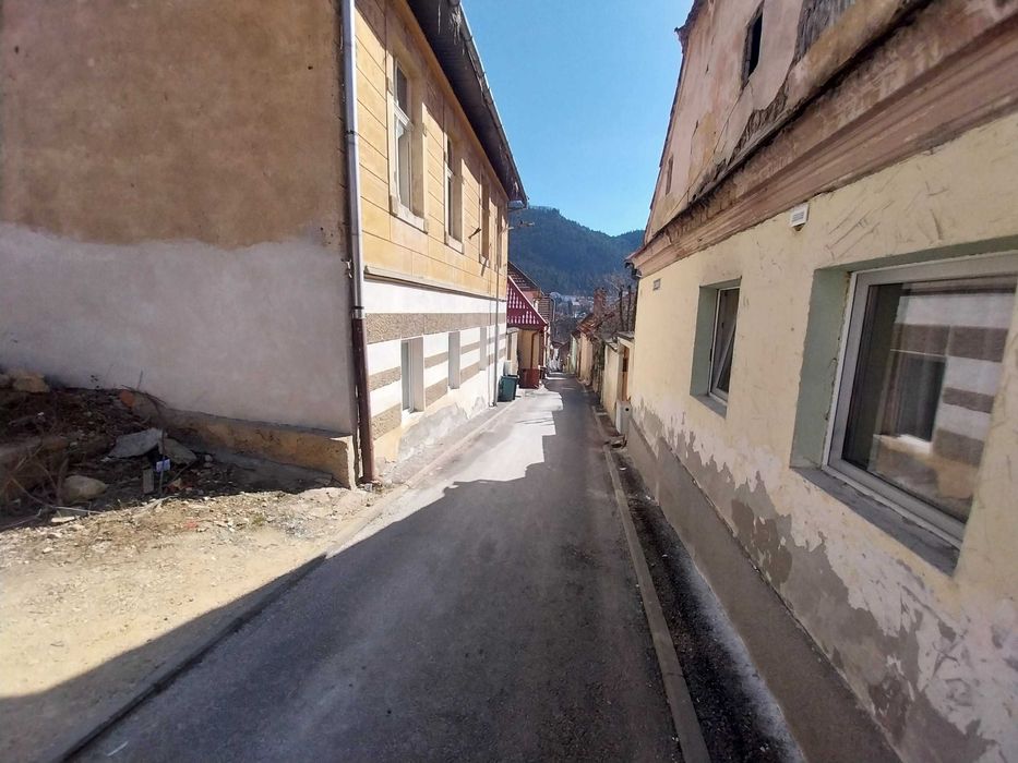 Ap4 cam in casa-Centrul Istoric-Cibinului cu gradina proprie de 250mp!